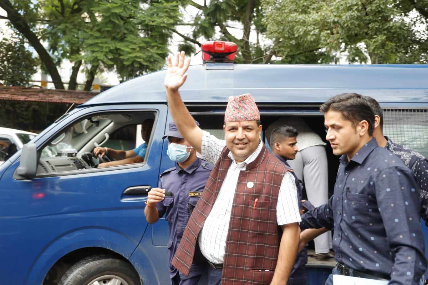 डा. सुनिल शर्माले भने- प्रहरीले ममाथि दुईपटक हातपात गर्‍यो